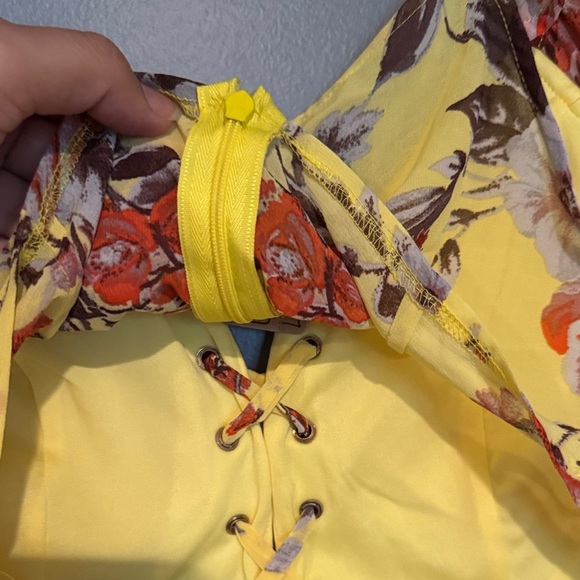 Vibrant‎ Floral Yellow Tank Top with Tie Detail - Picture 4 of 5